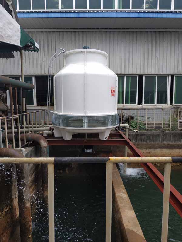 成都龙泉冷却塔水循环系统施工现场水泵冷却塔管道控制箱安装现场